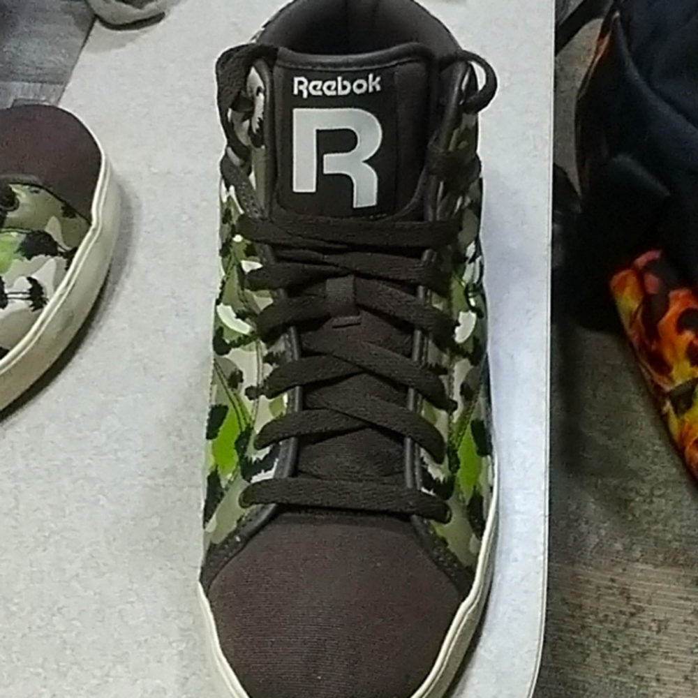 Reebok T-Raww  size 10